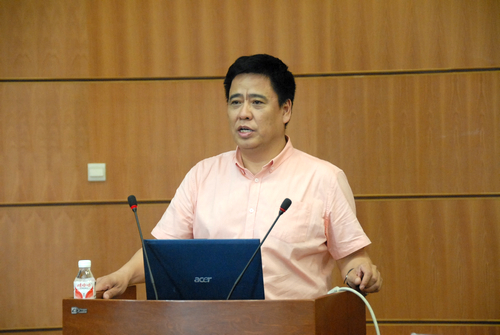 副校长王喜军教授主持讲座
