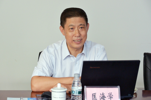 匡海学校长作基地项目实施阶段性工作报告