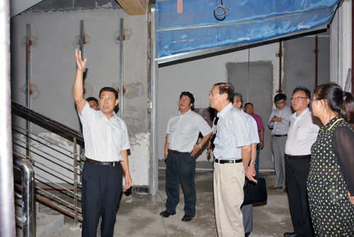 专家组考察基地“中医药文化体验中心建设项目”施工现场