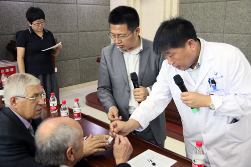 中俄临床专家进行诊疗技术展示和现场交流