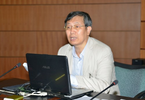 黑龙江省人生科学学会副会长、哈尔滨工业大学叶平教授作题为《当代人生面对的环境与健康的十大问题》的报告