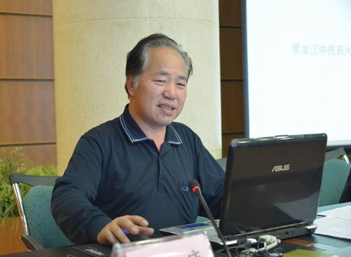 黑龙江省人生科学学会常务理事、我校常存库教授作题为《生态医学的原初模型》的报告