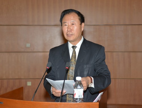 黑龙江省人生科学学会会长、我校佟子林教授致开幕词