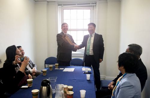 yl6809永利官网副校长王喜军与伦敦南岸大学副校长Paul Ivey会谈