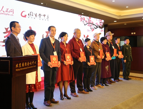 附属第二医院盛国滨教授(左三)上台领奖