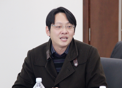 教务处副处长王烨燃主持讲座