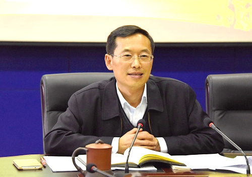 校党委书记王福学作讲话